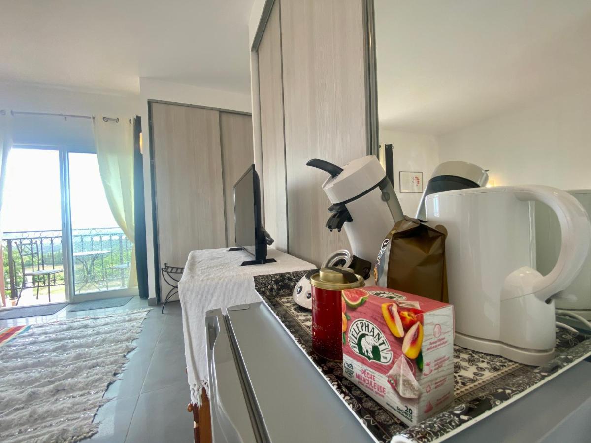 Guest-House De L'Amandier - Vue Cite Medievale Roullens Bagian luar foto